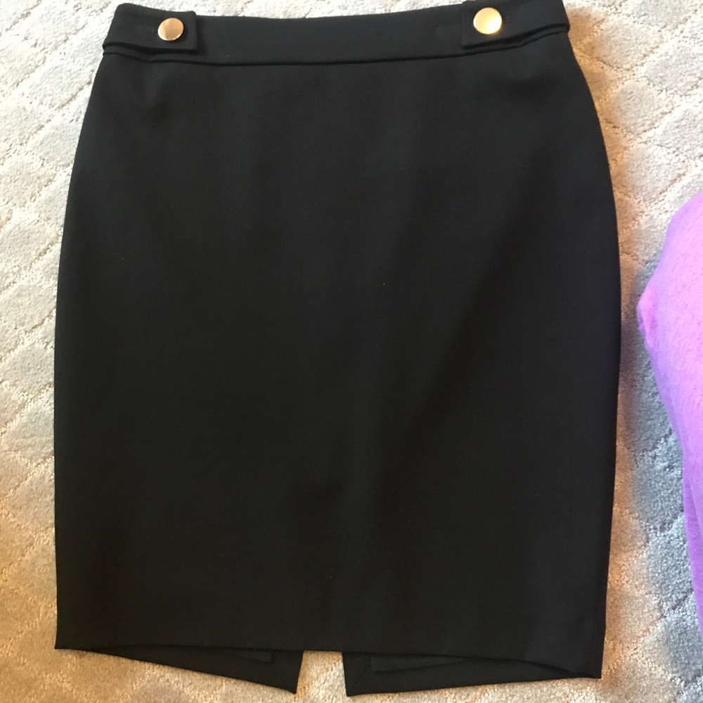 Black express skirt, adorable gold buttons on hip